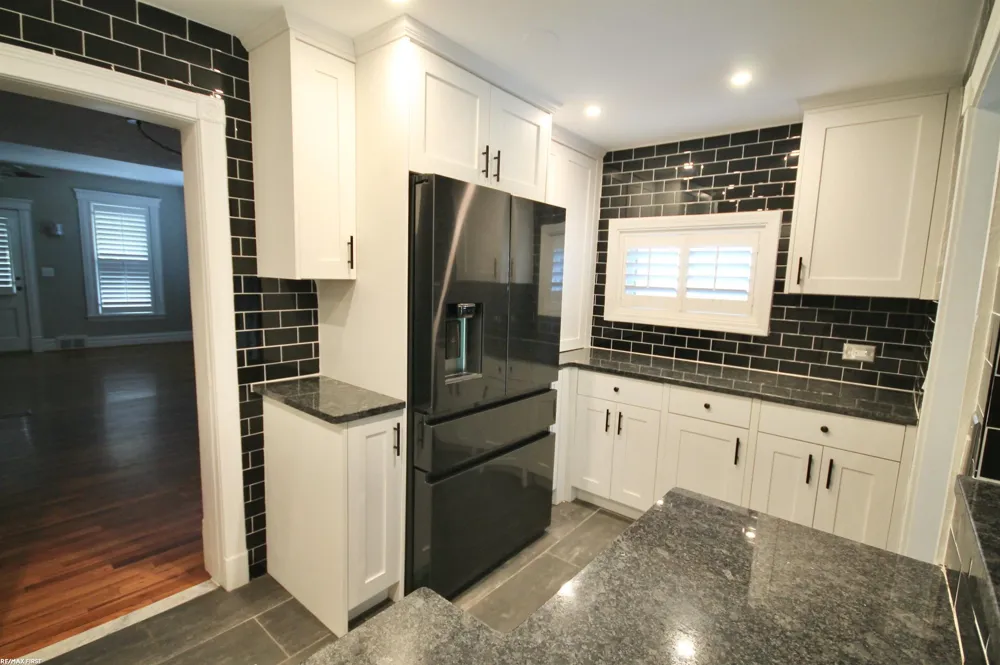 48 W Burdick Street Oxford Village, MI 48371