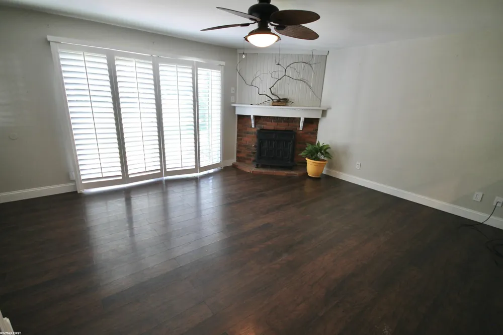 48 W Burdick Street Oxford Village, MI 48371