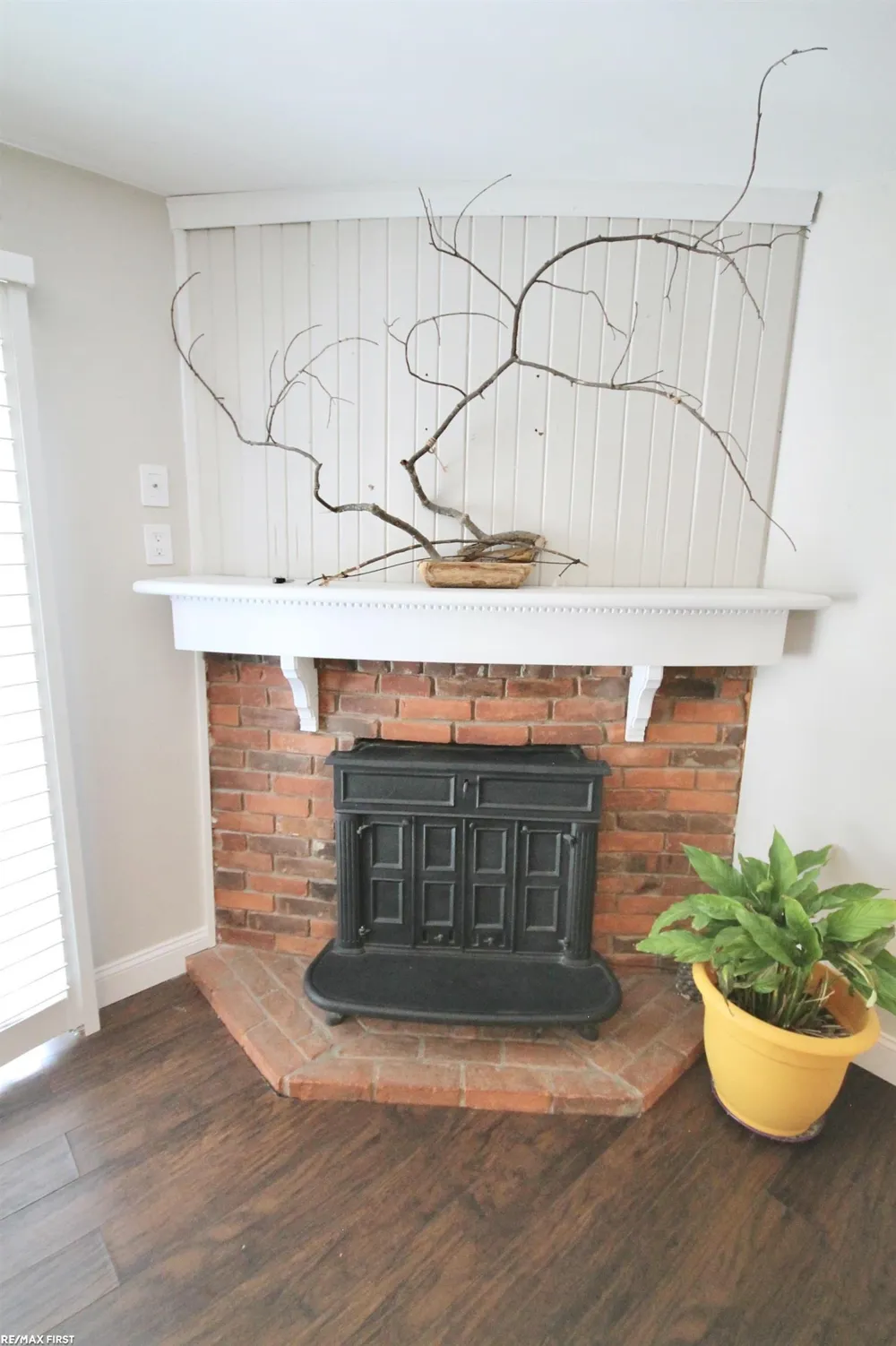 48 W Burdick Street Oxford Village, MI 48371