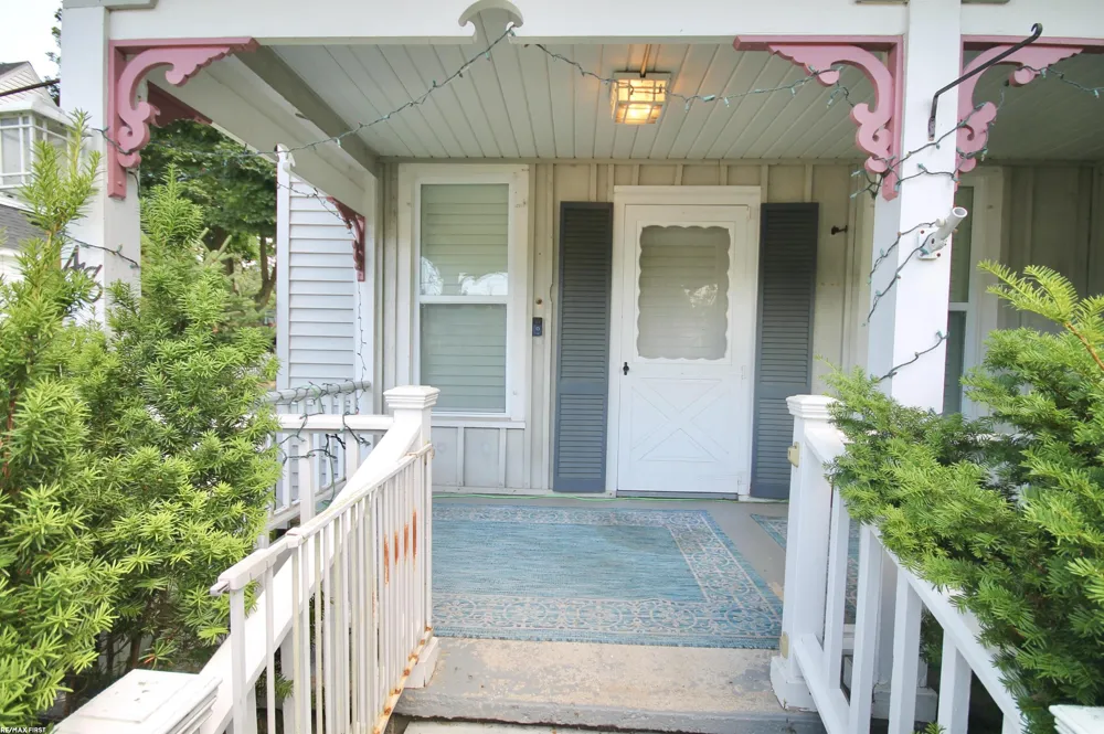 48 W Burdick Street Oxford Village, MI 48371