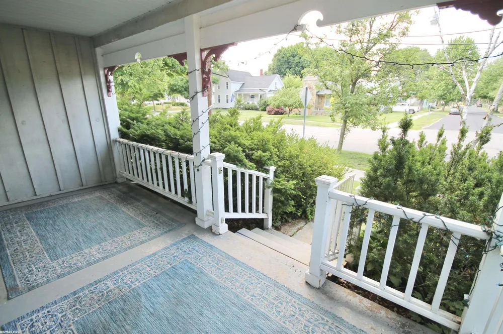 48 W Burdick Street Oxford Village, MI 48371