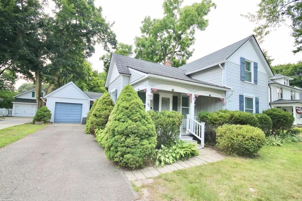 48 W Burdick Street Oxford Village, MI 48371