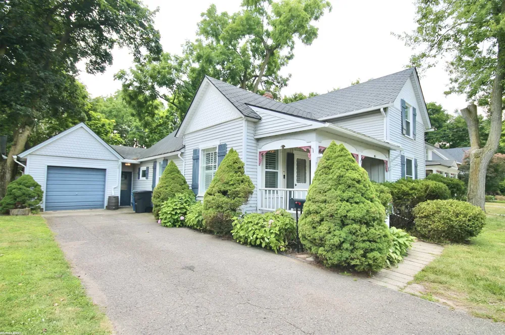 48 W Burdick Street Oxford Village, MI 48371