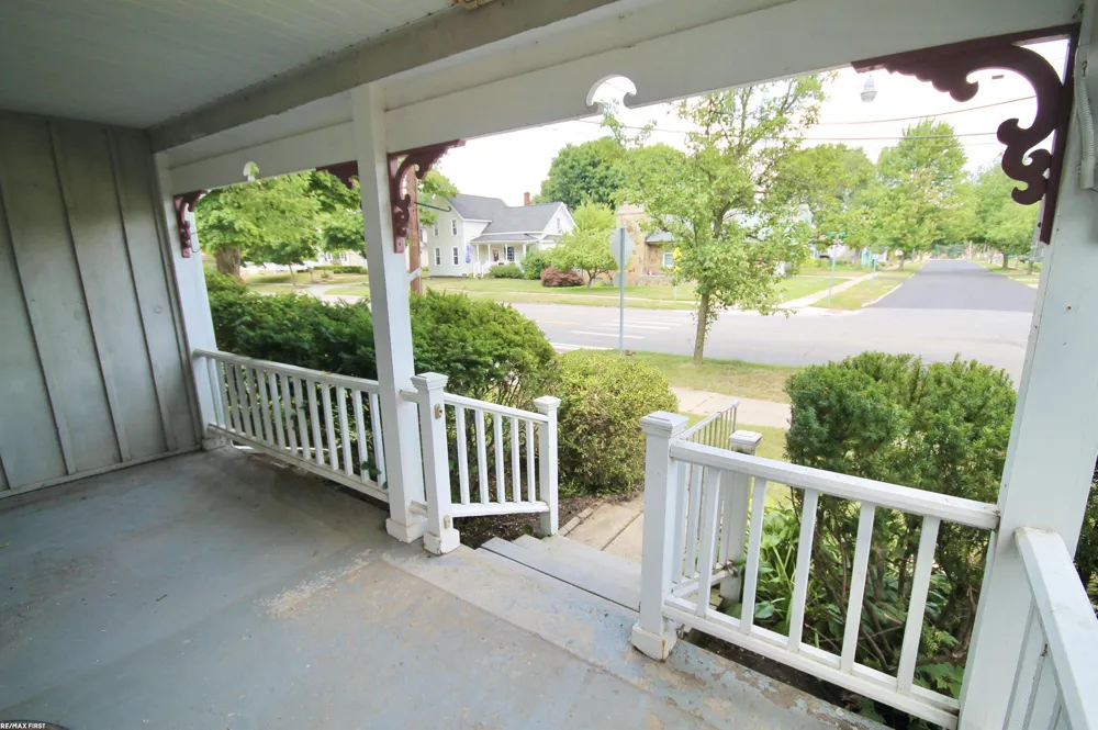 48 W Burdick Street Oxford Village, MI 48371