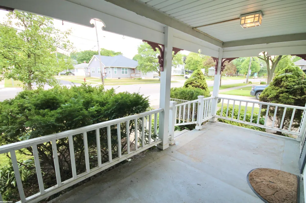 48 W Burdick Street Oxford Village, MI 48371