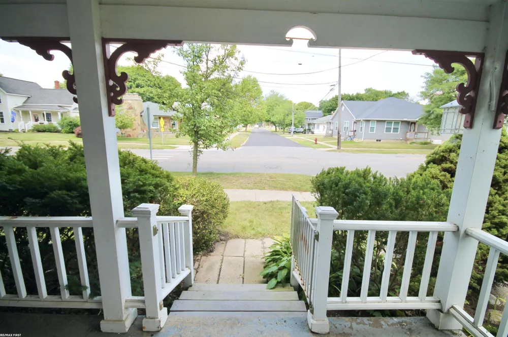 48 W Burdick Street Oxford Village, MI 48371