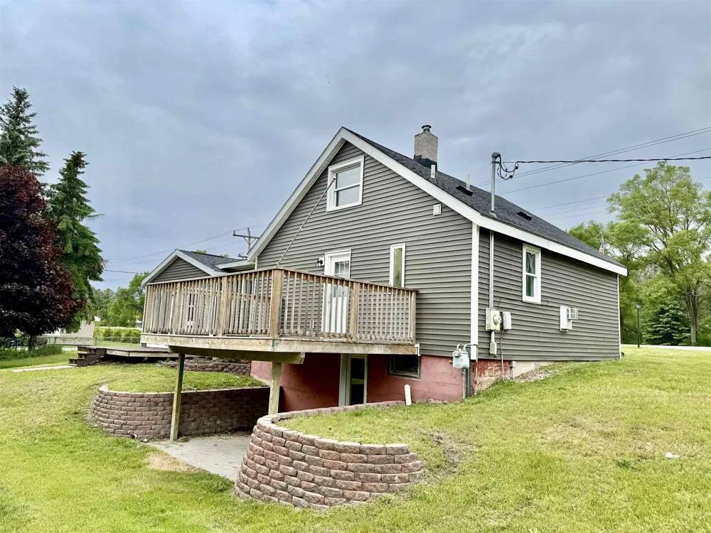 7160 Cherry Avenue Milton Township, MI 49648
