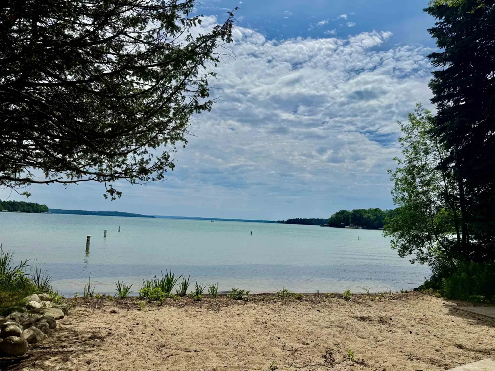 7160 Cherry Avenue Milton Township, MI 49648