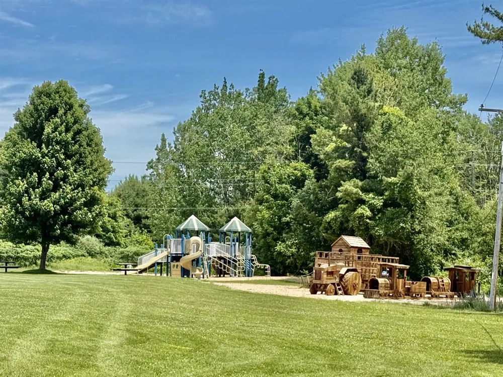7160 Cherry Avenue Milton Township, MI 49648
