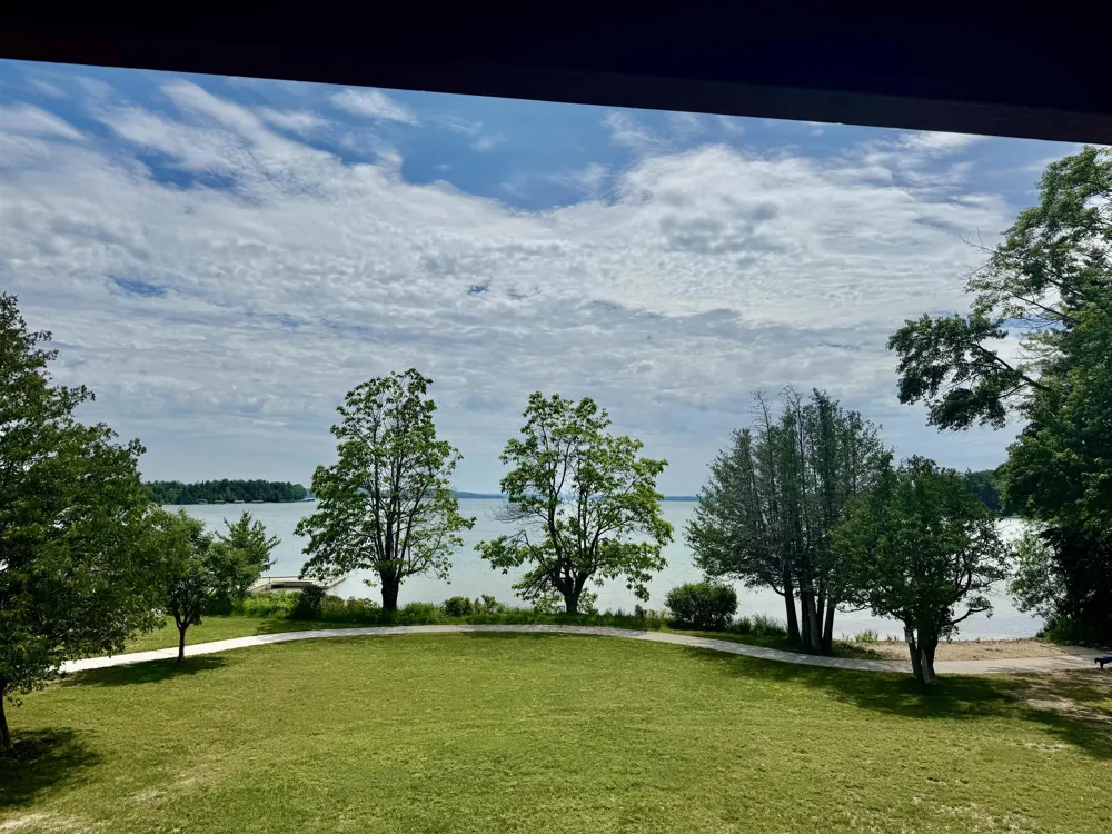 7160 Cherry Avenue Milton Township, MI 49648