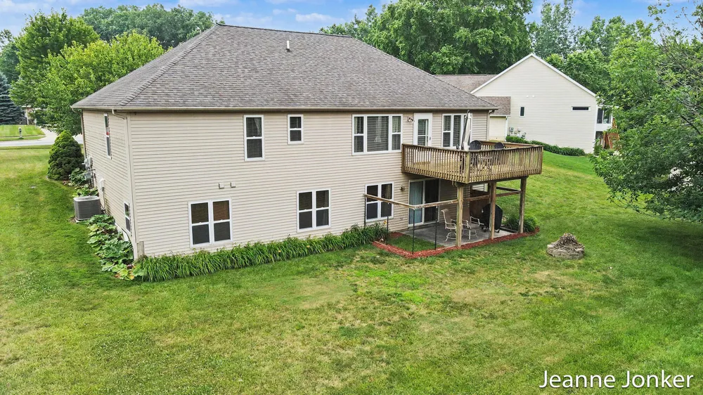 931 Sunset Hills Avenue NW Walker City, MI 49534