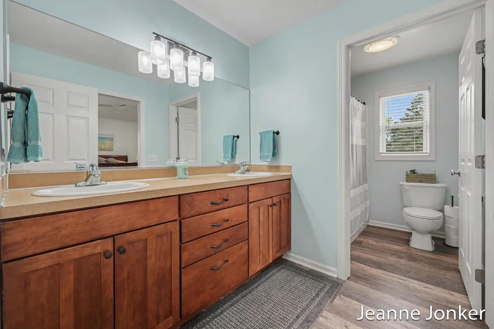 931 Sunset Hills Avenue NW Walker City, MI 49534
