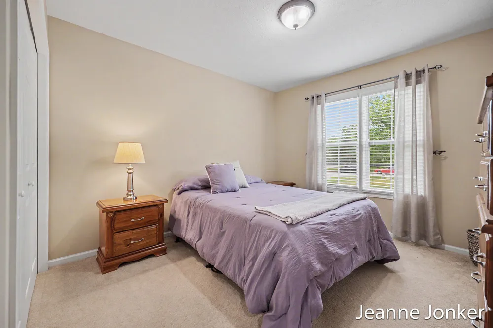 931 Sunset Hills Avenue NW Walker City, MI 49534