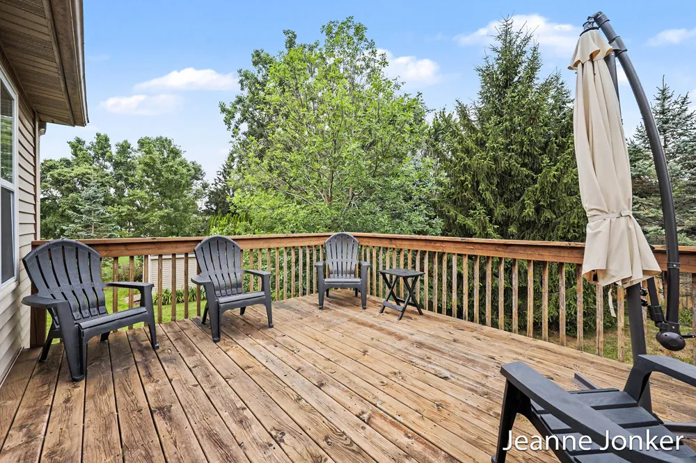 931 Sunset Hills Avenue NW Walker City, MI 49534