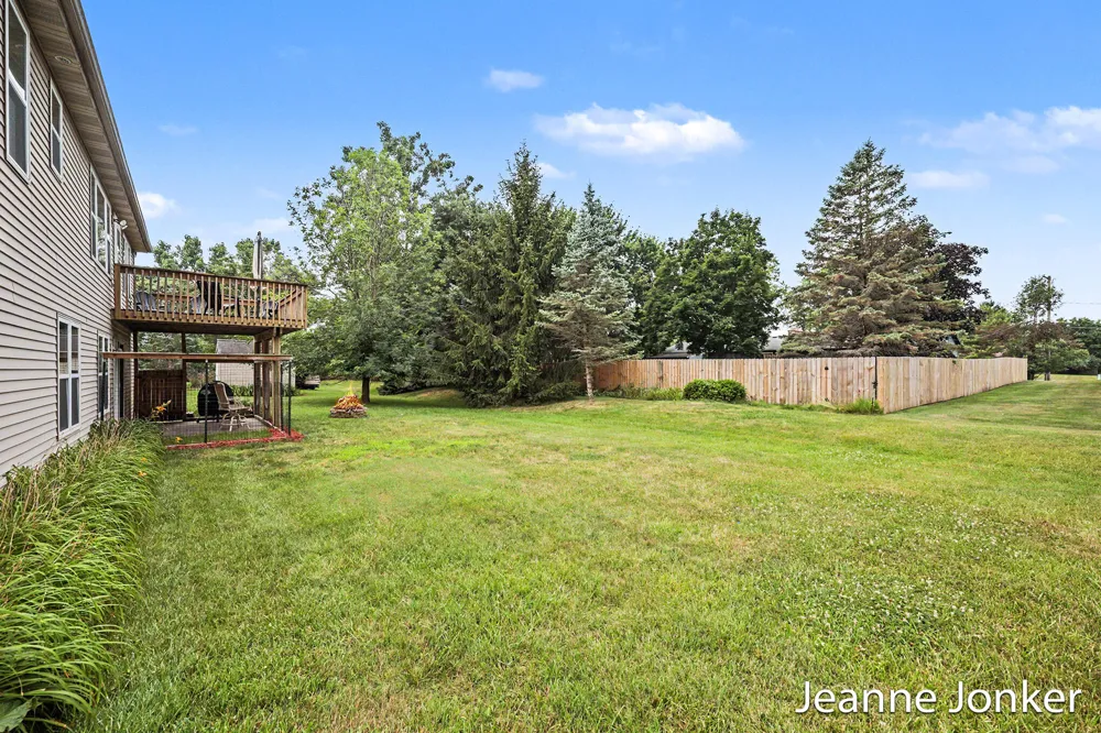 931 Sunset Hills Avenue NW Walker City, MI 49534