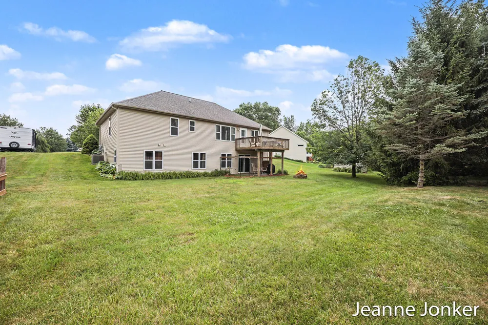 931 Sunset Hills Avenue NW Walker City, MI 49534