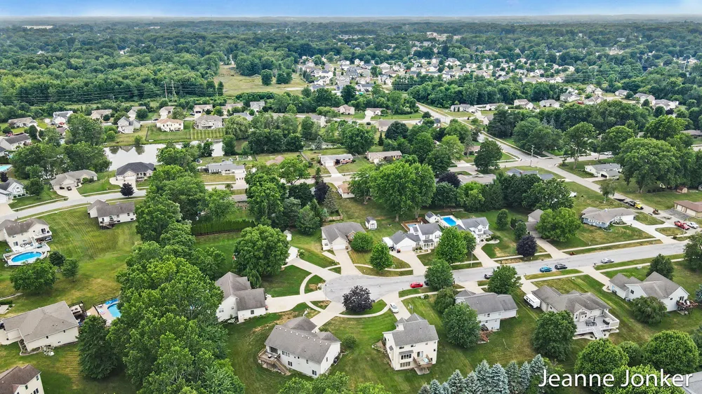 931 Sunset Hills Avenue NW Walker City, MI 49534