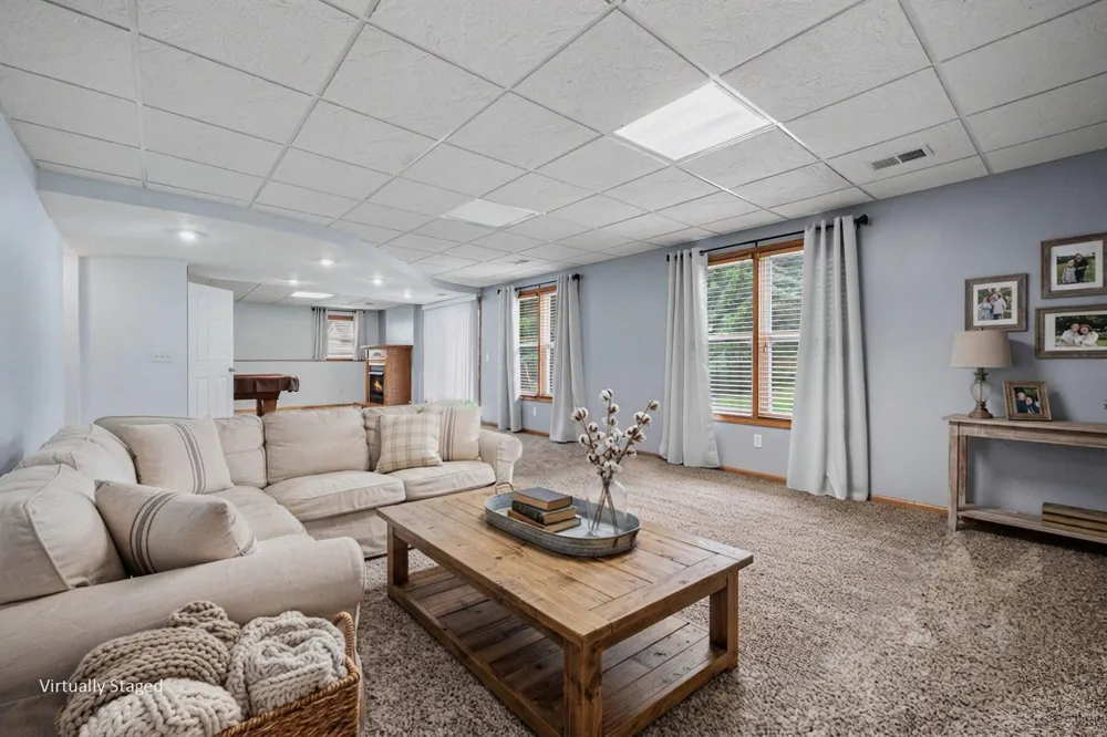 931 Sunset Hills Avenue NW Walker City, MI 49534
