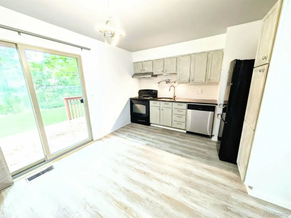 616 Rickett Road Brighton City, MI 48116
