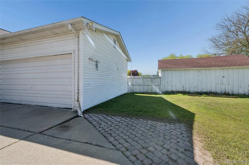 37031 COLGATE Sterling Heights City, MI 48310