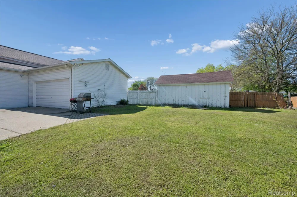37031 COLGATE Sterling Heights City, MI 48310