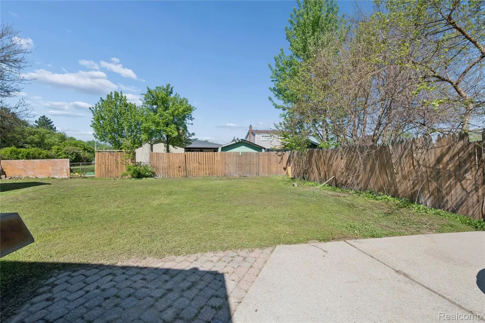37031 COLGATE Sterling Heights City, MI 48310