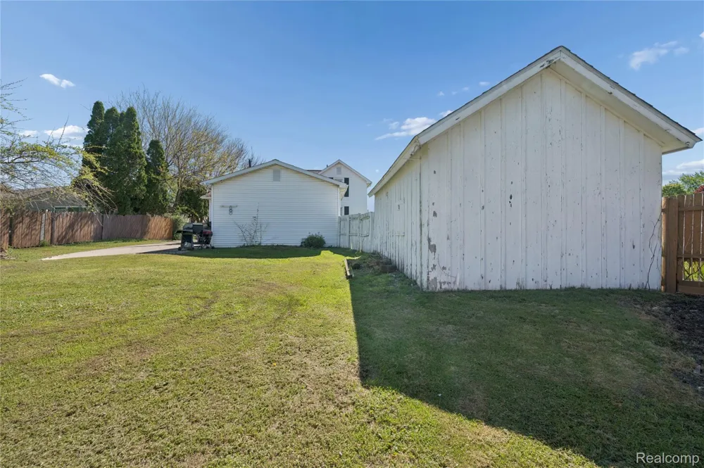 37031 COLGATE Sterling Heights City, MI 48310