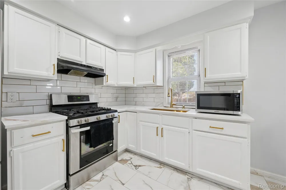 37031 COLGATE Sterling Heights City, MI 48310