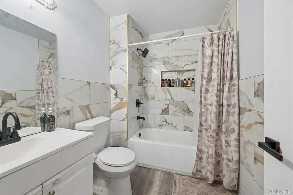 37031 COLGATE Sterling Heights City, MI 48310