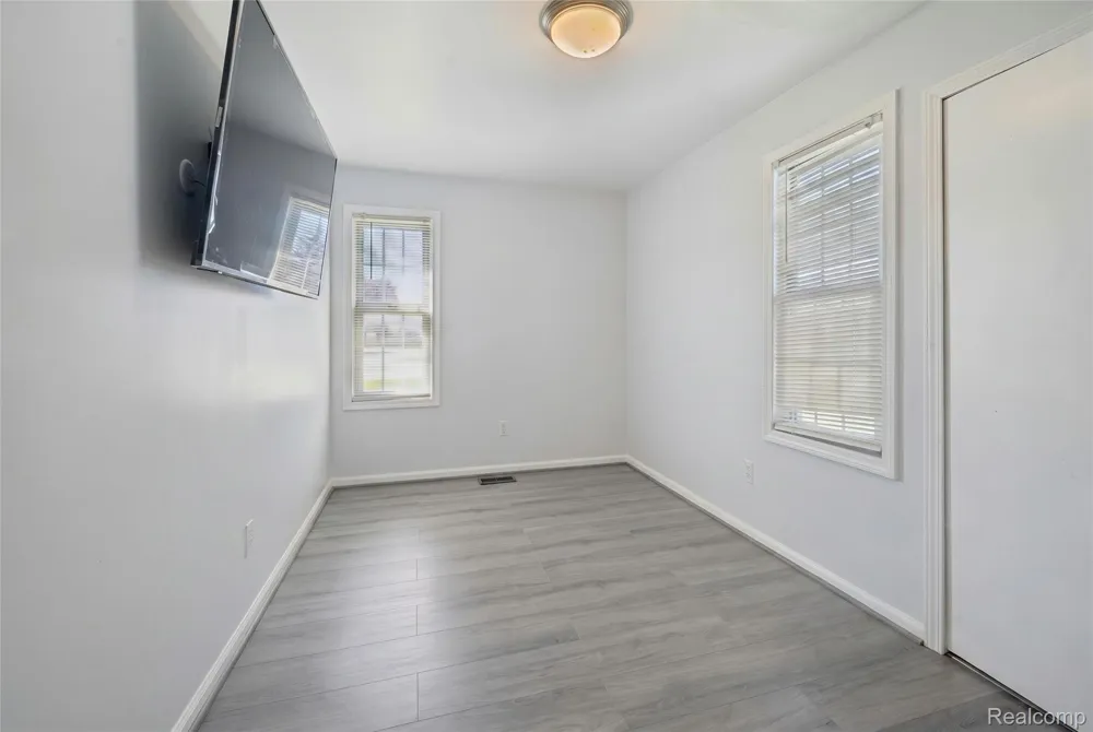 37031 COLGATE Sterling Heights City, MI 48310