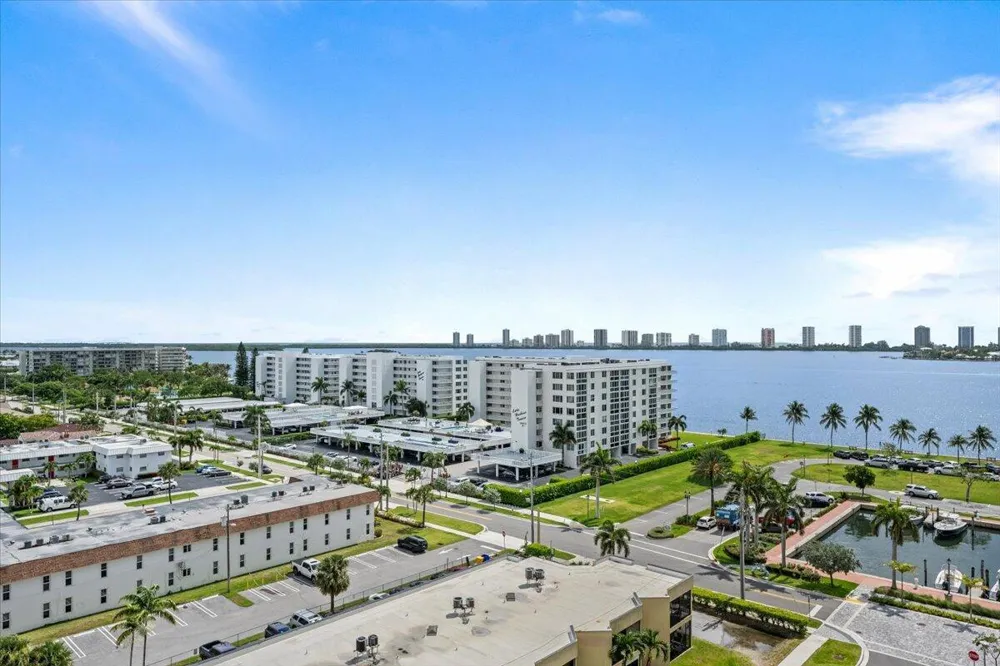 220 Lake Shore Drive #917 Lake Park, FL 33403