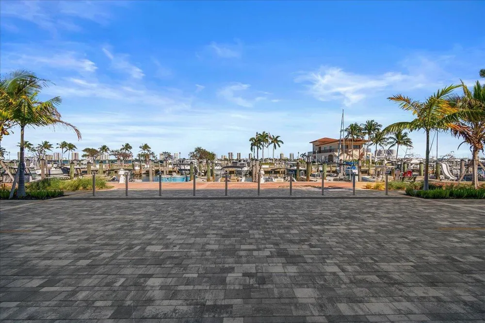 220 Lake Shore Drive #917 Lake Park, FL 33403