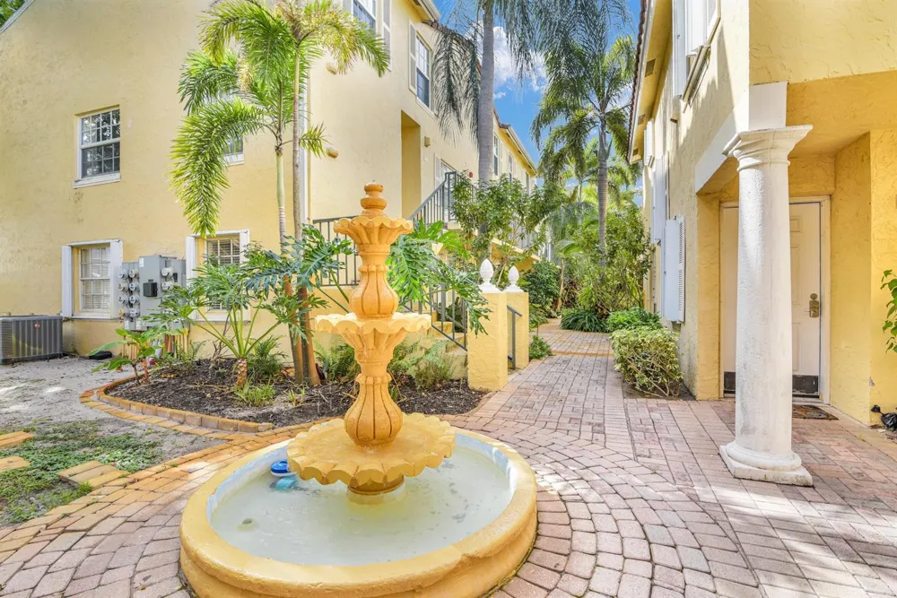 1030 Lake Shore Drive #103 Lake Park, FL 33403
