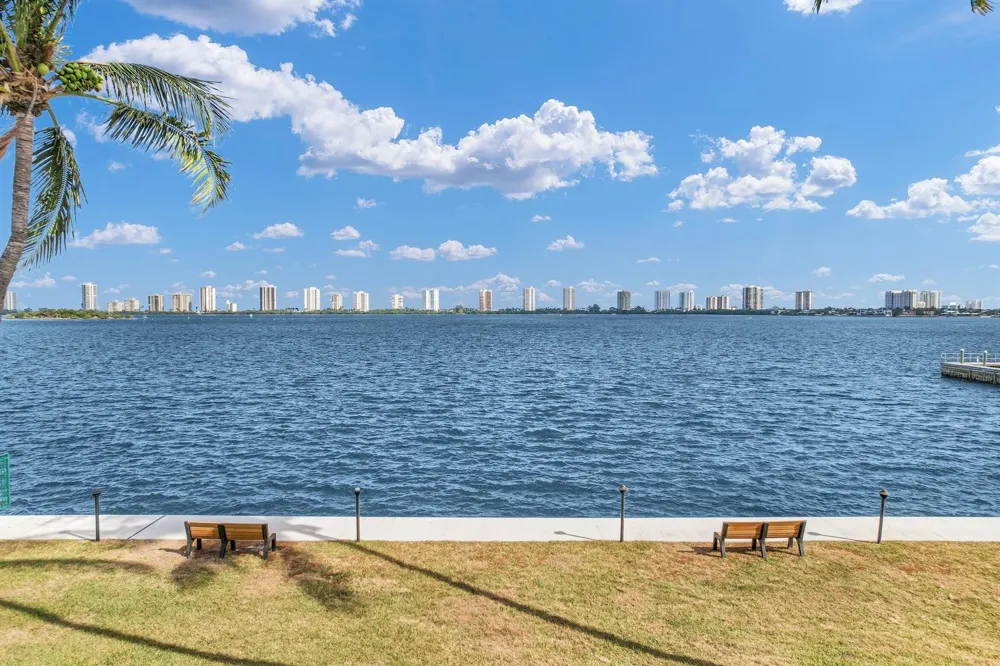 1030 Lake Shore Drive #103 Lake Park, FL 33403