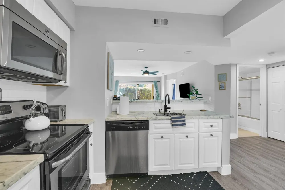 1030 Lake Shore Drive #103 Lake Park, FL 33403