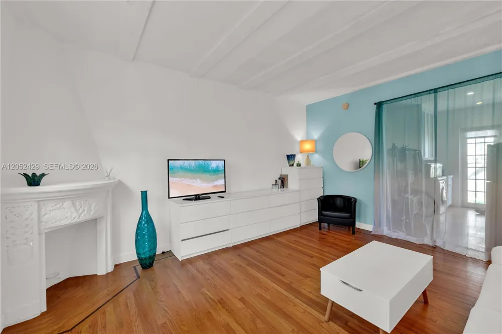 439 15th St #2 Miami Beach, FL 33139