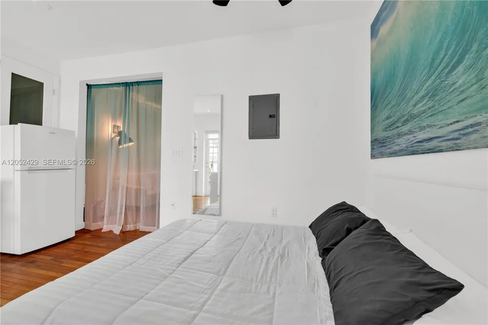 439 15th St #2 Miami Beach, FL 33139