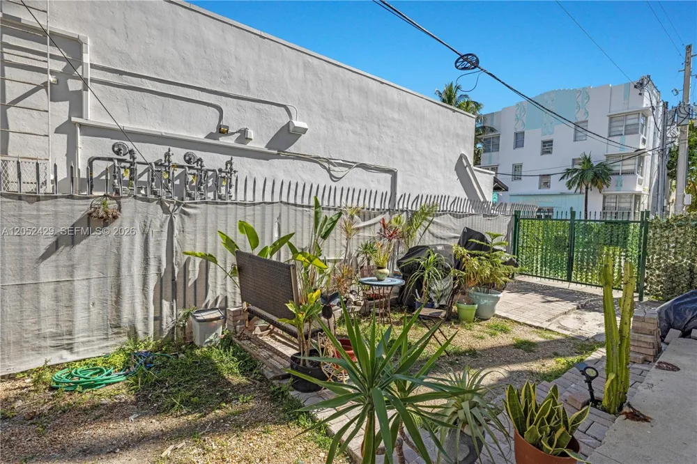 439 15th St #2 Miami Beach, FL 33139