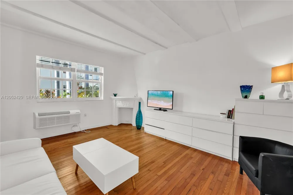 439 15th St #2 Miami Beach, FL 33139