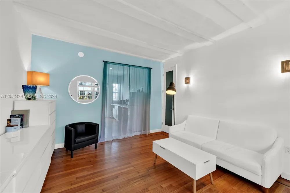 439 15th St #2 Miami Beach, FL 33139