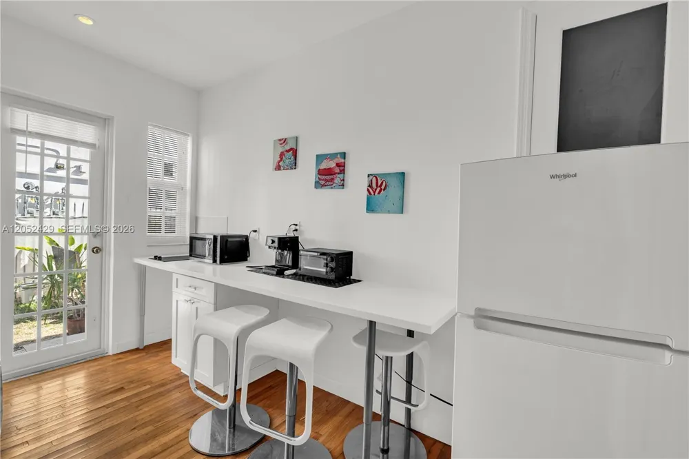 439 15th St #2 Miami Beach, FL 33139