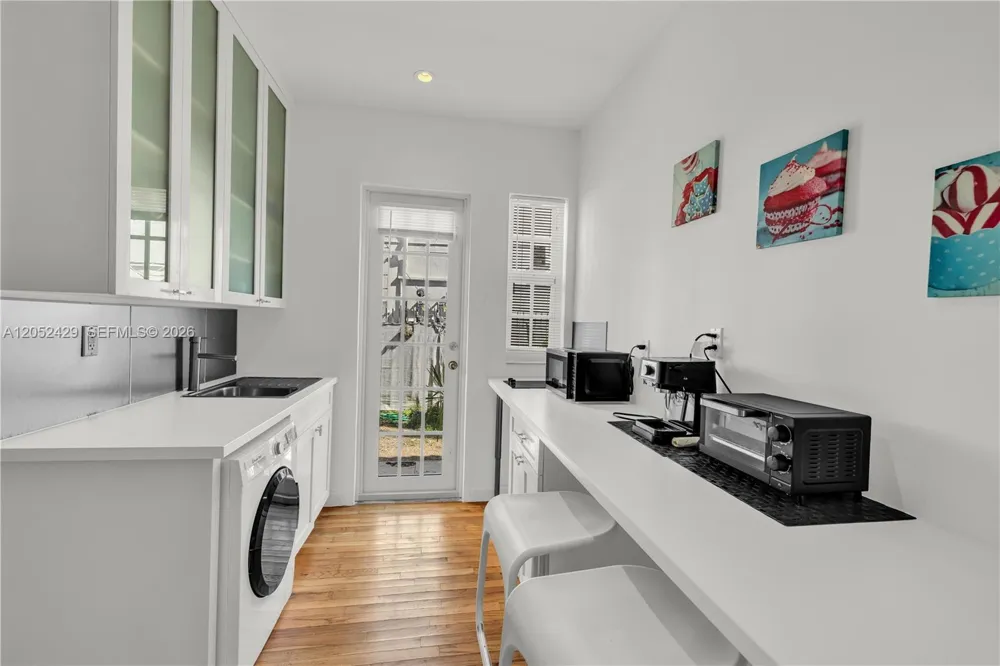439 15th St #2 Miami Beach, FL 33139