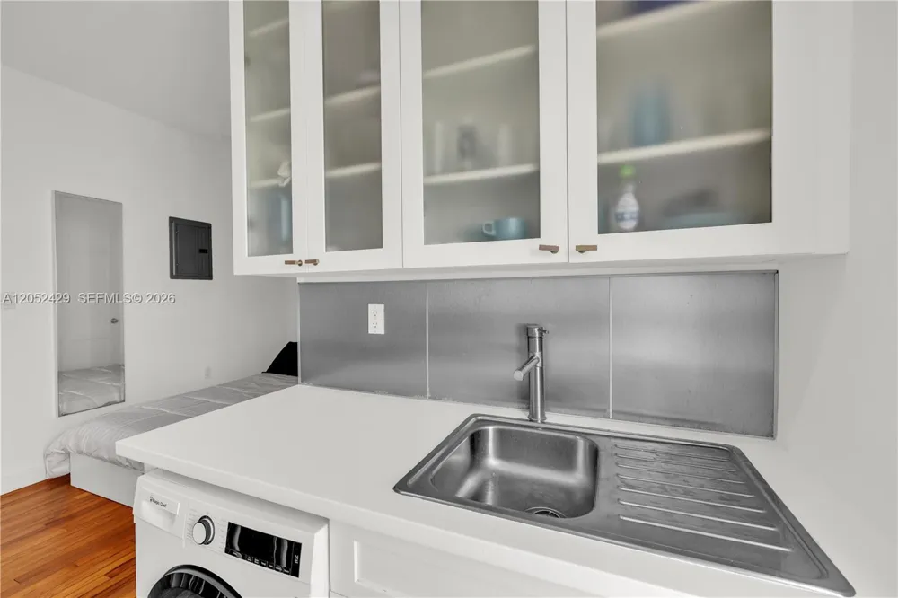439 15th St #2 Miami Beach, FL 33139