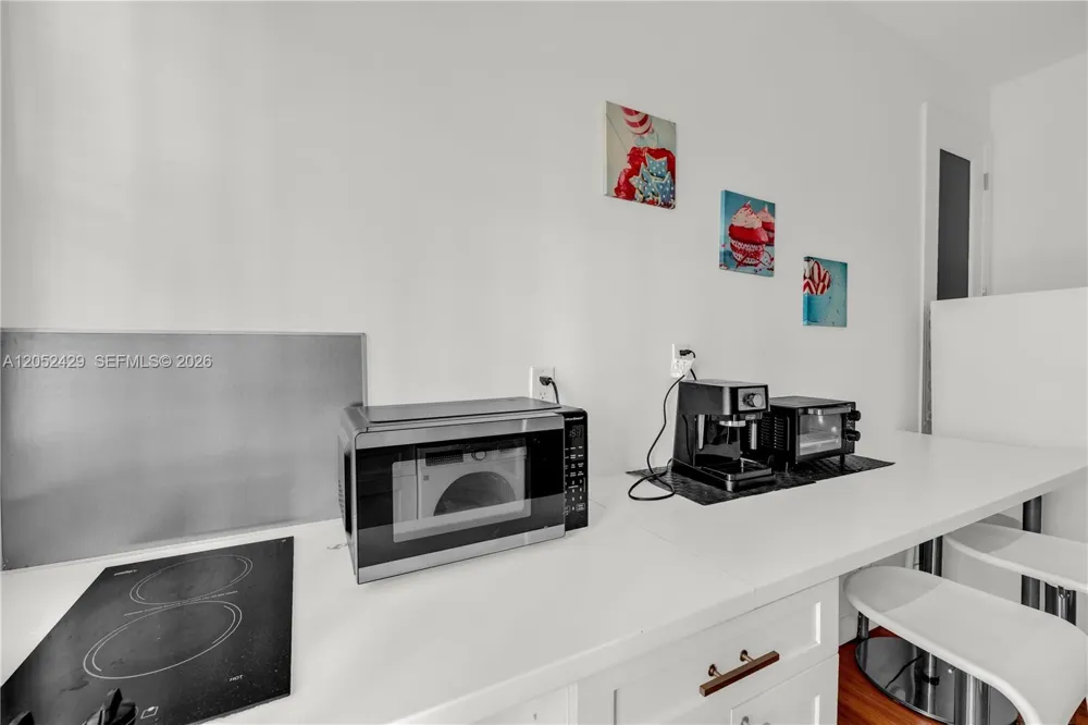 439 15th St #2 Miami Beach, FL 33139
