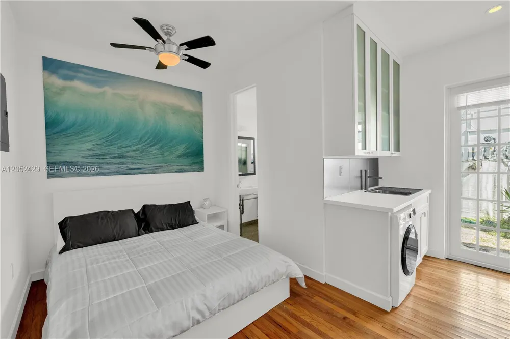 439 15th St #2 Miami Beach, FL 33139