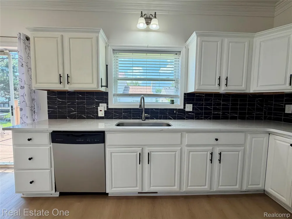 1930 Alexander Drive Westland City, MI 48186