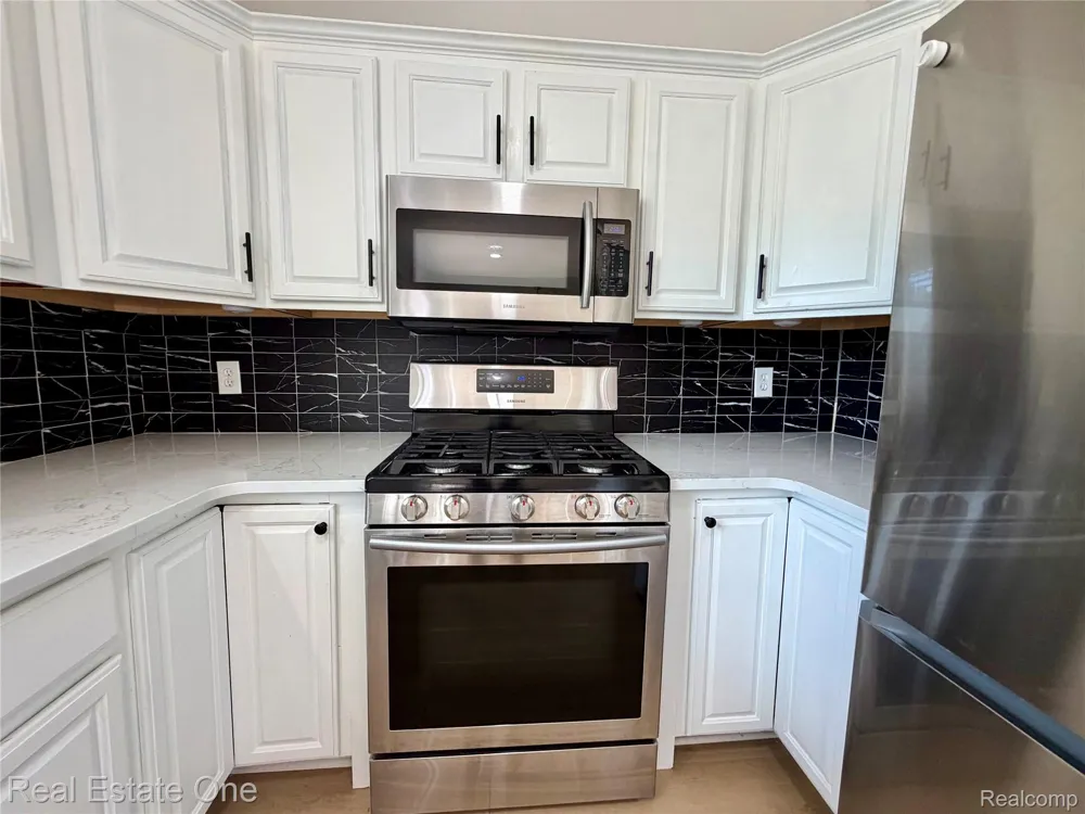 1930 Alexander Drive Westland City, MI 48186