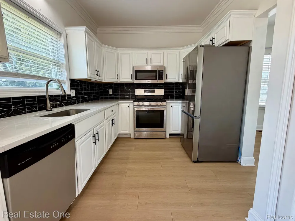 1930 Alexander Drive Westland City, MI 48186