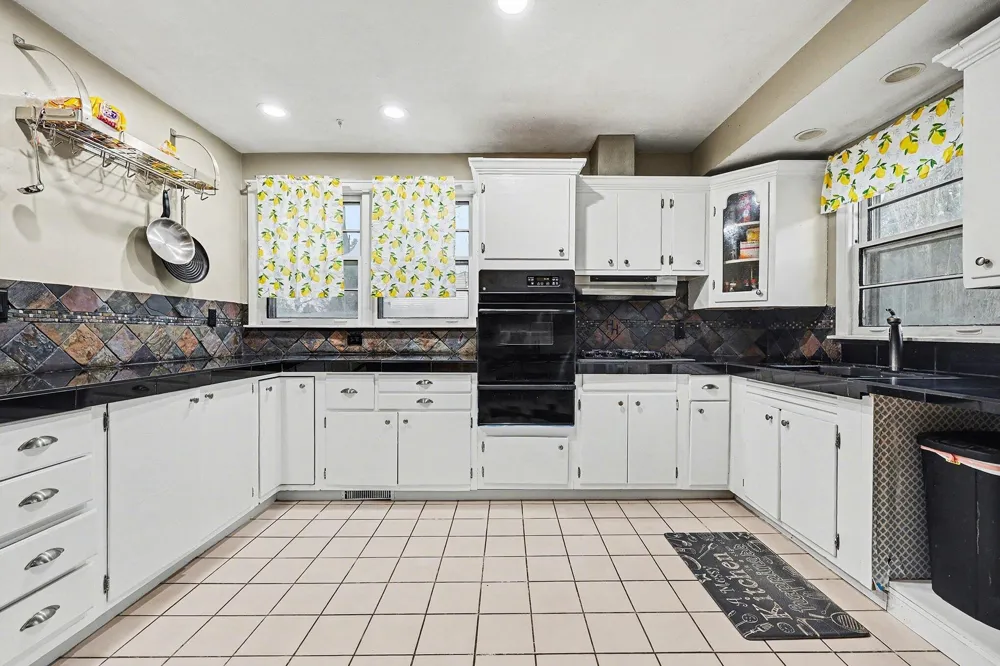 2463 Kinney Avenue NW Walker City, MI 49534