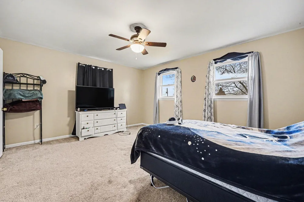 2463 Kinney Avenue NW Walker City, MI 49534